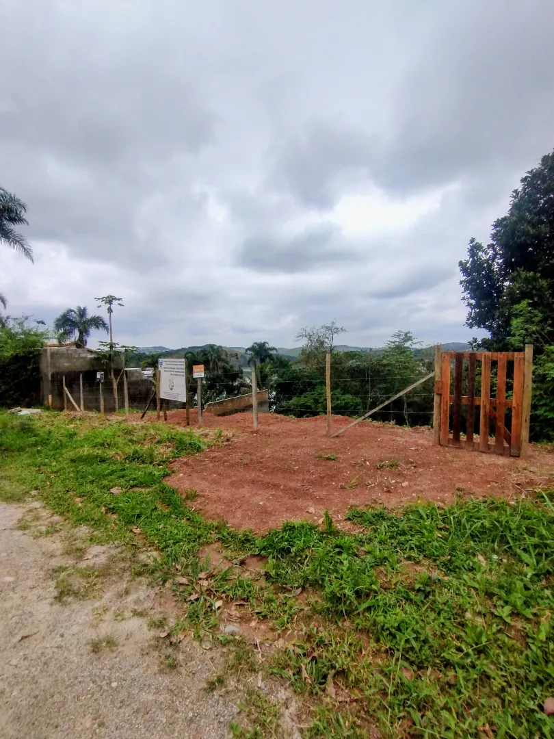 Terreno p&eacute; na &aacute;gua a 1,5 km da Rodovia D. Pedro I  Igaratá - 