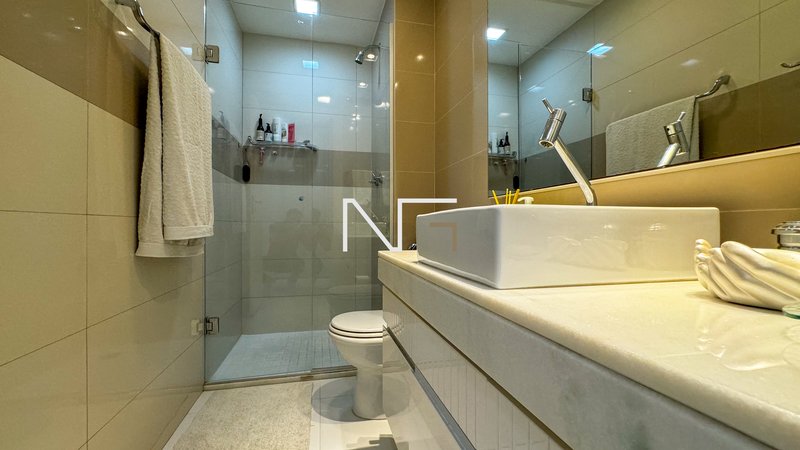 Apartamento 4 Quartos de Alto Padrão na Praia de Itaparica. Vista mar e lazer de clube! Rua Itapemirim Vila Velha - 