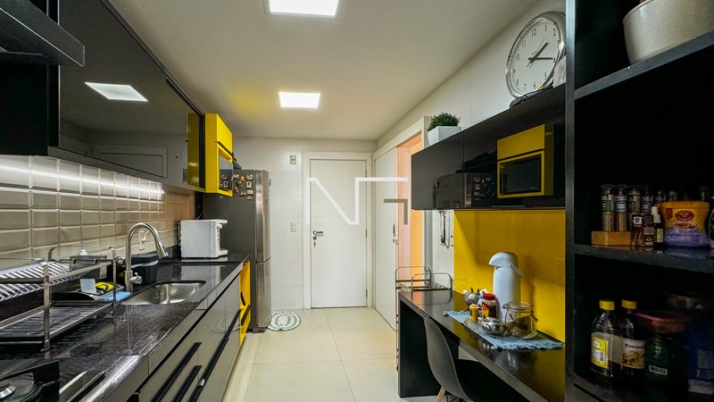 Apartamento 4 Quartos de Alto Padrão na Praia de Itaparica. Vista mar e lazer de clube! Rua Itapemirim Vila Velha - 