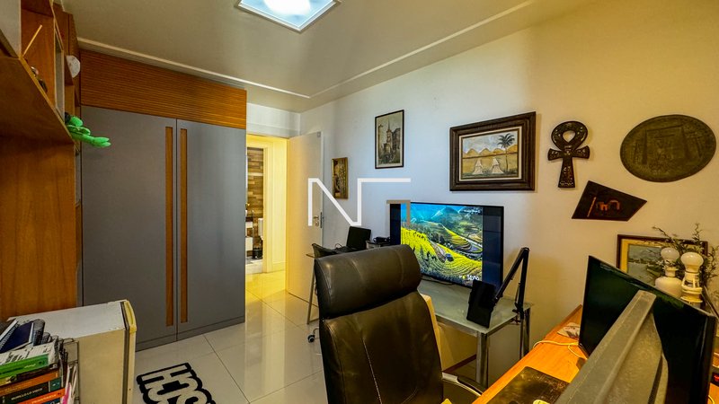 Apartamento 4 Quartos de Alto Padrão na Praia de Itaparica. Vista mar e lazer de clube! Rua Itapemirim Vila Velha - 