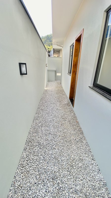 CASA COM 1 SUÍTE MAIS 2 DORMITÓRIOS NA GUABIRUBA SUL - Guabiruba - 