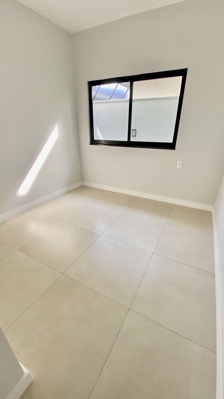 CASA COM 1 SUÍTE MAIS 2 DORMITÓRIOS NA GUABIRUBA SUL - Guabiruba - 