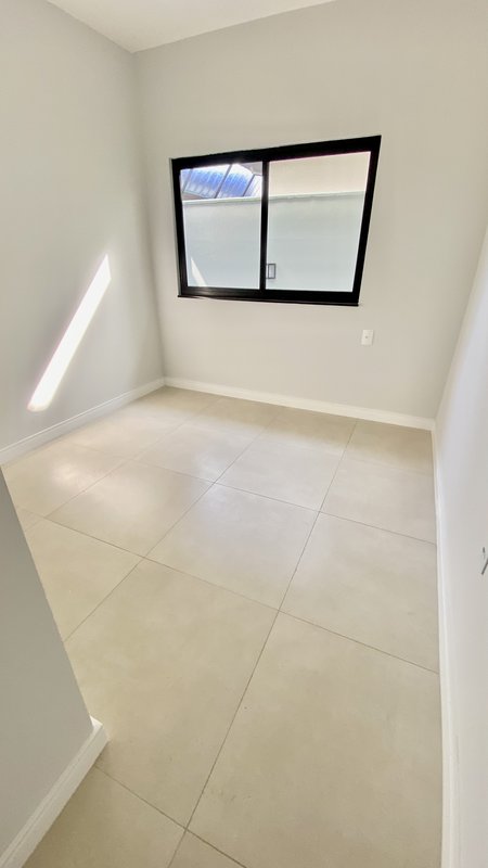 CASA COM 1 SUÍTE MAIS 2 DORMITÓRIOS NA GUABIRUBA SUL - Guabiruba - 