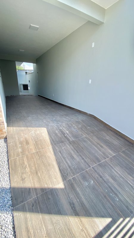 CASA COM 1 SUÍTE MAIS 2 DORMITÓRIOS NA GUABIRUBA SUL - Guabiruba - 