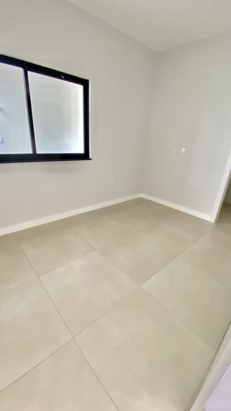 CASA COM 1 SUÍTE MAIS 2 DORMITÓRIOS NA GUABIRUBA SUL - Guabiruba - 