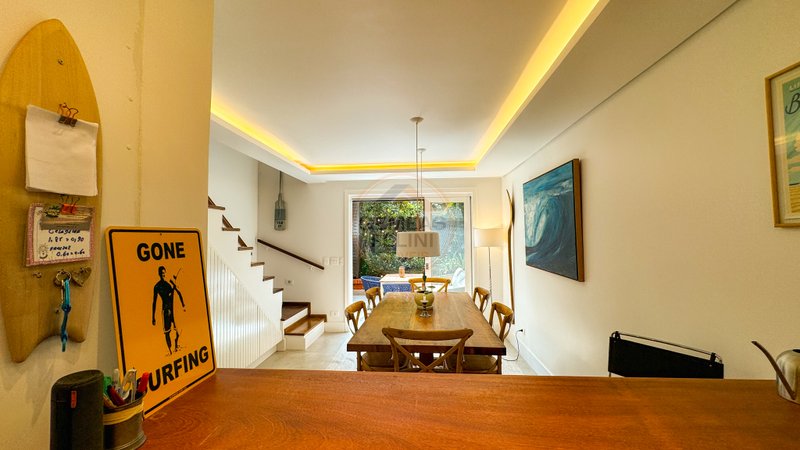 Casa em condomínio no canto direito da Praia de Juquehy - LOCAÇÃO DIÁRIA - São Sebastião - 