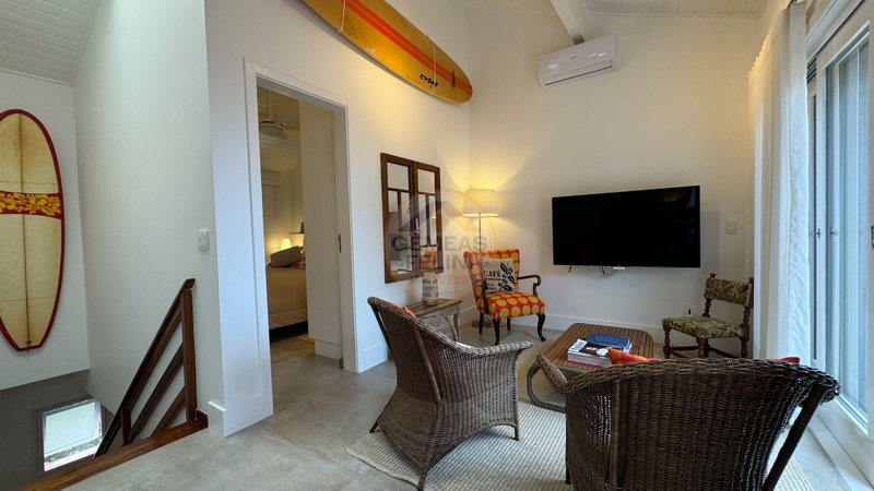 Casa em condomínio no canto direito da Praia de Juquehy - LOCAÇÃO DIÁRIA - São Sebastião - 