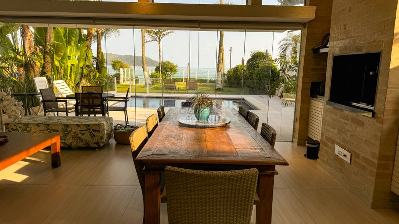 Casa de frente ao mar na Praia de Juquehy - LOCAÇÃO DIÁRIA Avenida Mãe Bernarda São Sebastião - 