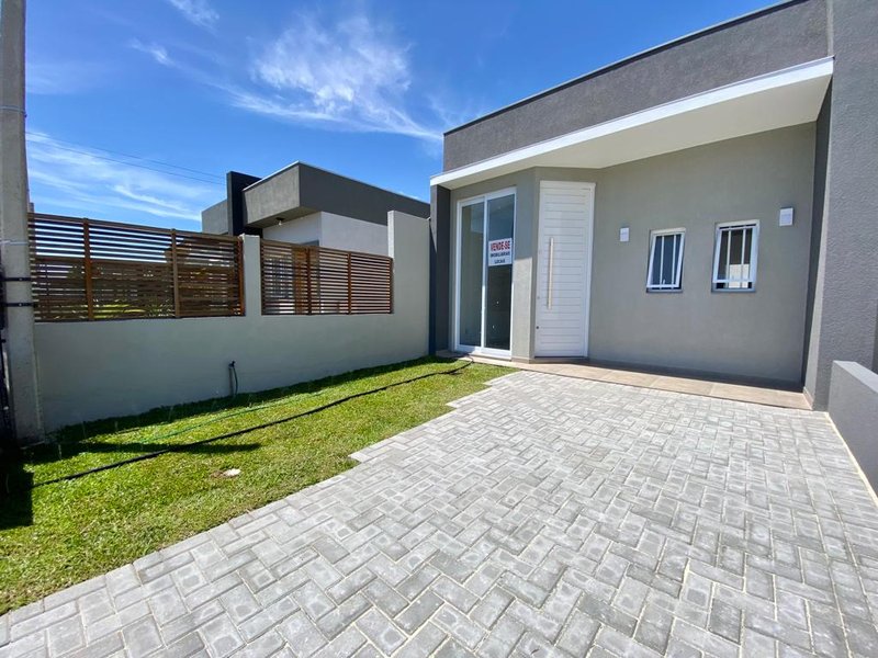 Casa 2 quartos, sendo 1 suíte, demais peças, na Praia Guarani Av. Cristovão Colombo Capão da Canoa - 
