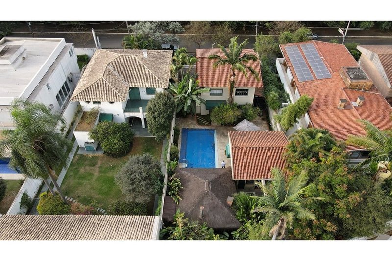 Casa a venda - Avenida Antônio Batuira - 2 suítes 198m² Antônio Batuira São Paulo - 