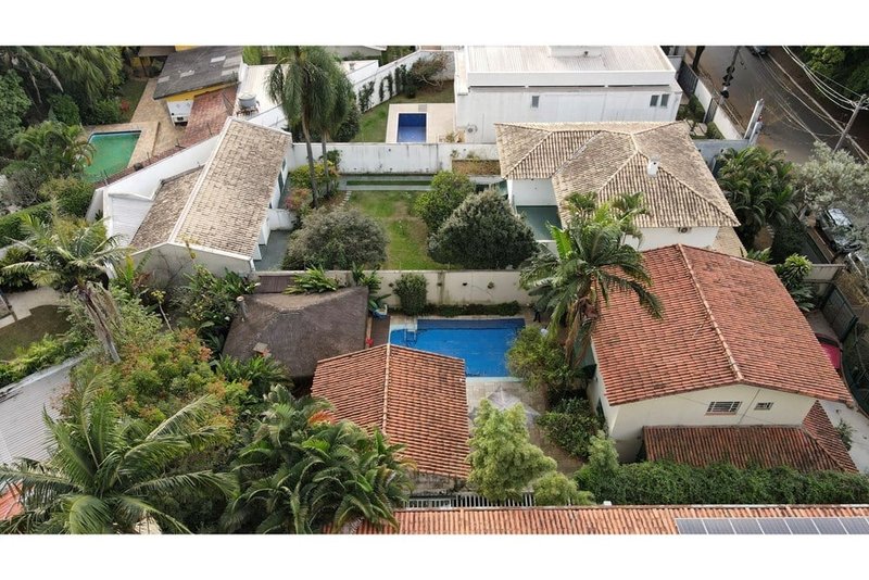 Casa a venda - Avenida Antônio Batuira - 2 suítes 198m² Antônio Batuira São Paulo - 