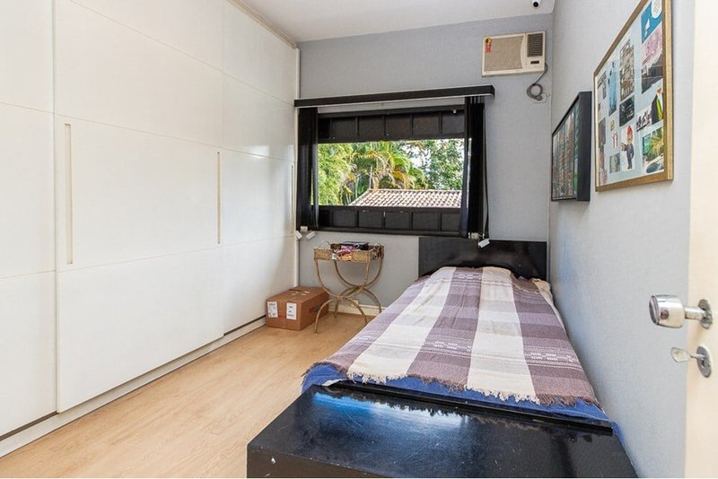 Casa a venda - Avenida Antônio Batuira - 2 suítes 198m² Antônio Batuira São Paulo - 