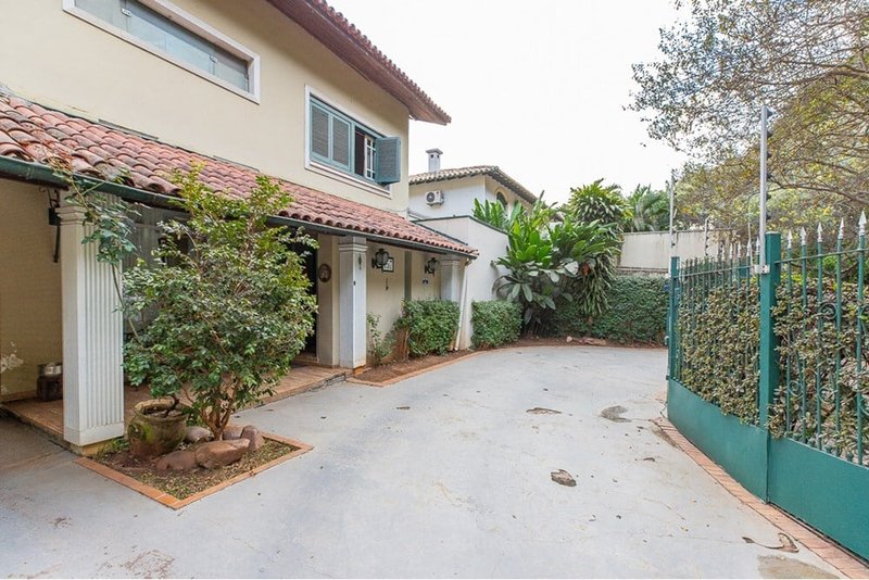 Casa a venda - Avenida Antônio Batuira - 2 suítes 198m² Antônio Batuira São Paulo - 