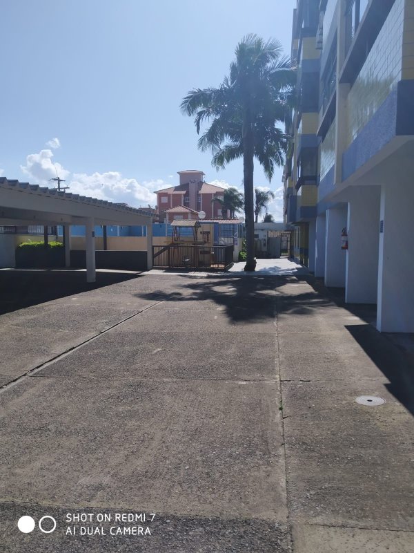 Apto com 1 quarto e meio, demais peças, MOBILIADO e REFORMADO, com vaga privativa Avenida das Dalias Capão da Canoa - 