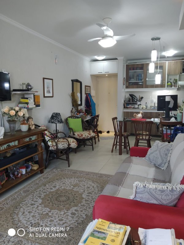 Apto com 1 quarto e meio, demais peças, MOBILIADO e REFORMADO, com vaga privativa Avenida das Dalias Capão da Canoa - 