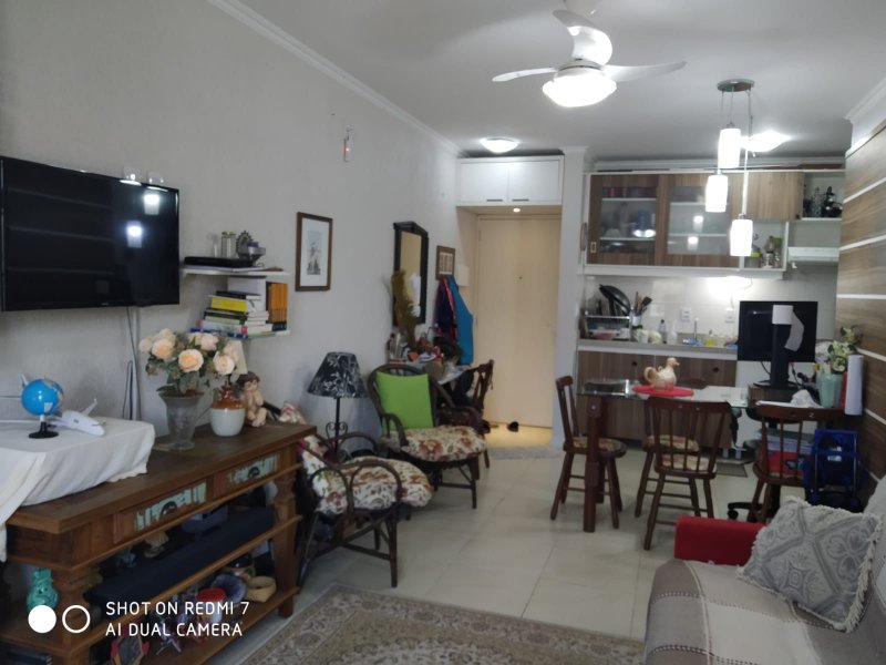 Apto com 1 quarto e meio, demais peças, MOBILIADO e REFORMADO, com vaga privativa Avenida das Dalias Capão da Canoa - 