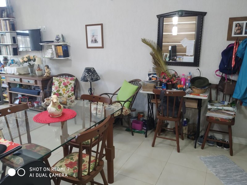 Apto com 1 quarto e meio, demais peças, MOBILIADO e REFORMADO, com vaga privativa Avenida das Dalias Capão da Canoa - 