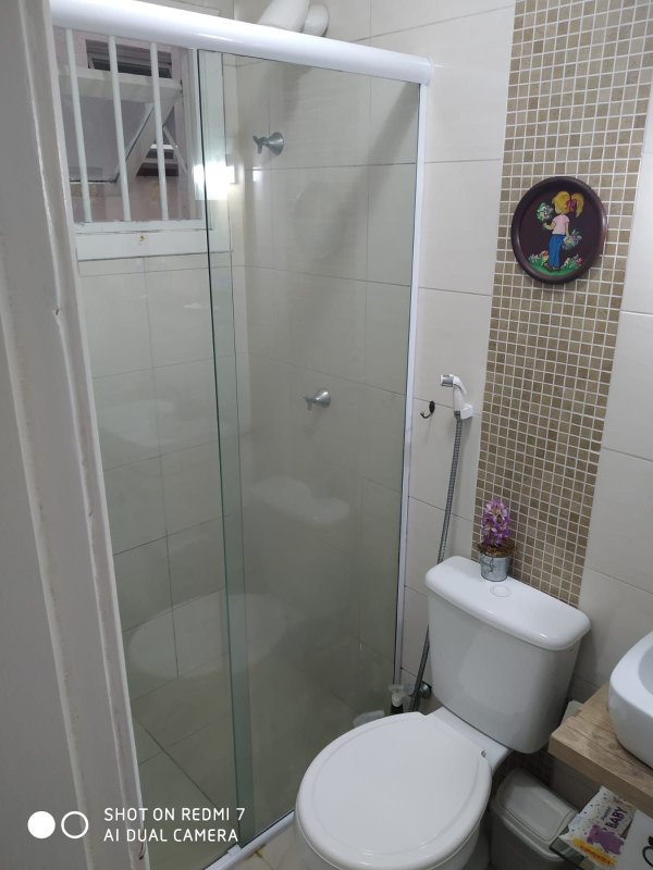 Apto com 1 quarto e meio, demais peças, MOBILIADO e REFORMADO, com vaga privativa Avenida das Dalias Capão da Canoa - 