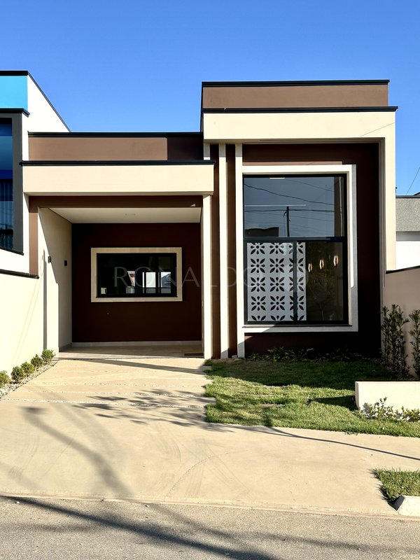 Linda Casa de Condomínio, com Piscina, Ambientes Integrados e Área Gourmet em Tatuí - Tatuí - 