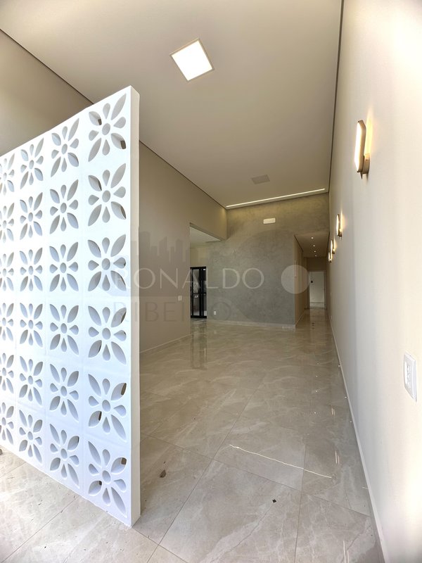 Linda Casa de Condomínio, com Piscina, Ambientes Integrados e Área Gourmet em Tatuí - Tatuí - 