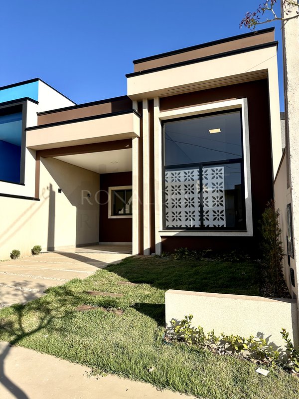 Linda Casa de Condomínio, com Piscina, Ambientes Integrados e Área Gourmet em Tatuí - Tatuí - 
