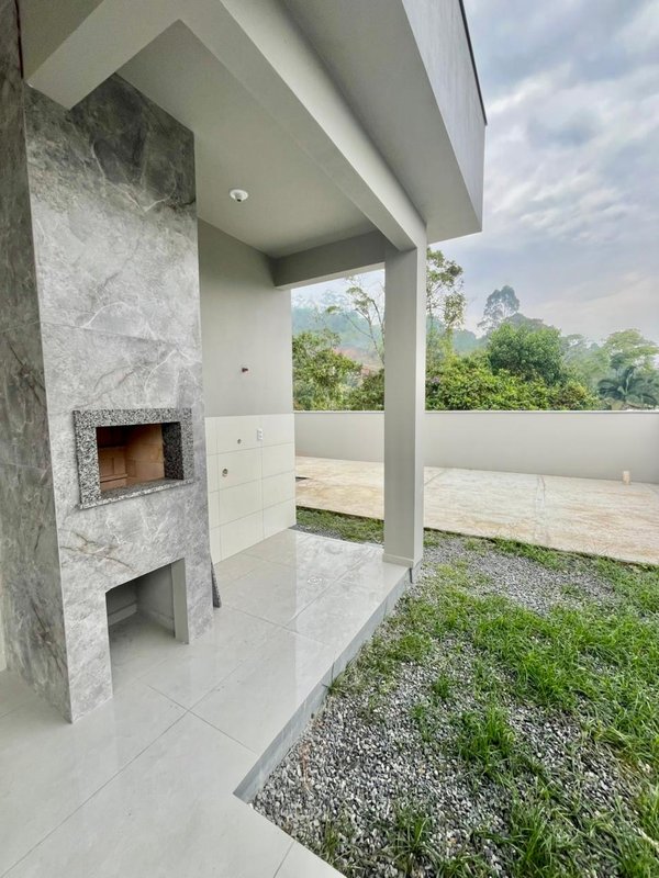 CASA COM 1 SUÍTE MAIS 2 DORMITÓRIOS NA GUABIRUBA SUL - Guabiruba - 