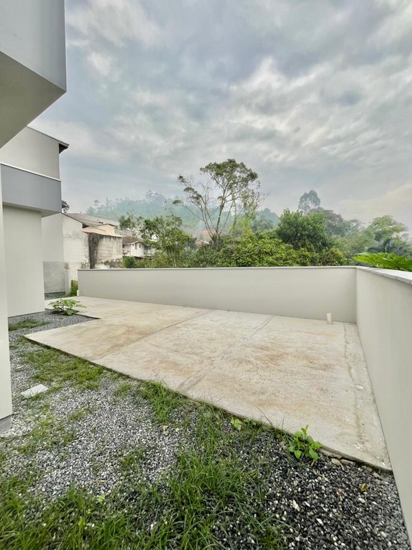 CASA COM 1 SUÍTE MAIS 2 DORMITÓRIOS NA GUABIRUBA SUL - Guabiruba - 