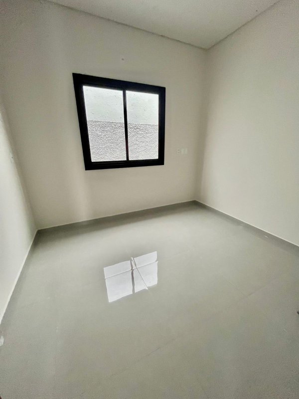 CASA COM 1 SUÍTE MAIS 2 DORMITÓRIOS NA GUABIRUBA SUL - Guabiruba - 