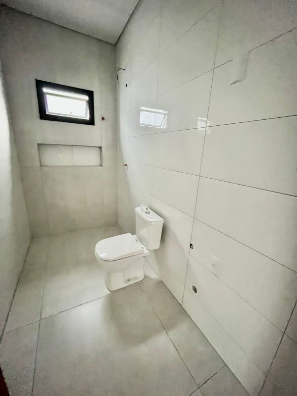 CASA COM 1 SUÍTE MAIS 2 DORMITÓRIOS NA GUABIRUBA SUL - Guabiruba - 