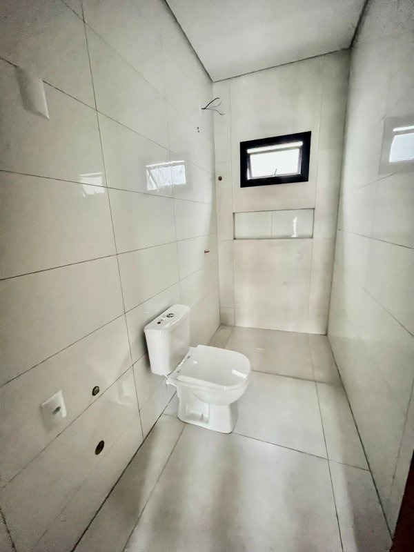 CASA COM 1 SUÍTE MAIS 2 DORMITÓRIOS NA GUABIRUBA SUL - Guabiruba - 