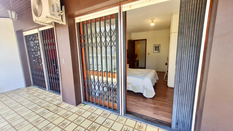 R$ 1.290.000 - LOCALIZAÇÃO SENSACIONAL - EXCELENTE CASA - 420M2 - 3 DORM - 3 VAGAS Rua Líbano Porto Alegre - 