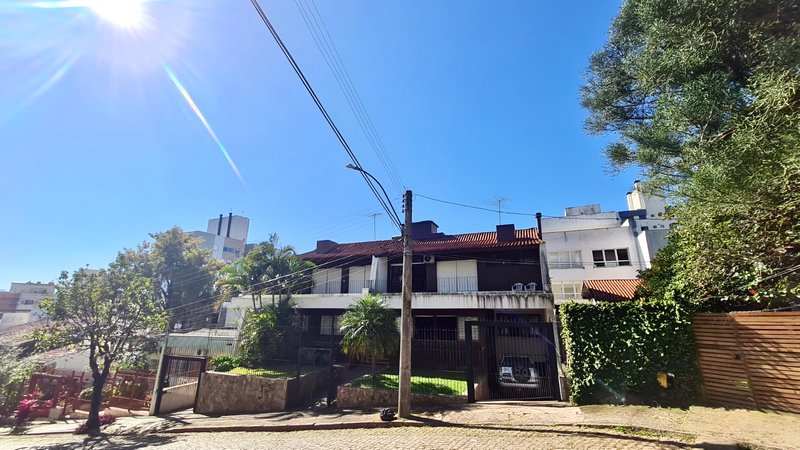 R$ 1.290.000 - LOCALIZAÇÃO SENSACIONAL - EXCELENTE CASA - 420M2 - 3 DORM - 3 VAGAS Rua Líbano Porto Alegre - 