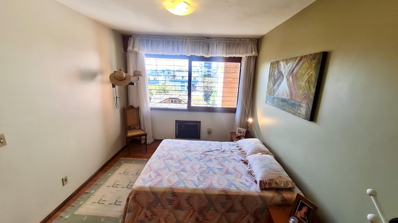 R$ 1.290.000 - LOCALIZAÇÃO SENSACIONAL - EXCELENTE CASA - 420M2 - 3 DORM - 3 VAGAS Rua Líbano Porto Alegre - 