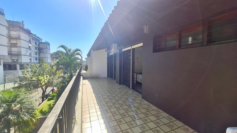 R$ 1.290.000 - LOCALIZAÇÃO SENSACIONAL - EXCELENTE CASA - 420M2 - 3 DORM - 3 VAGAS Rua Líbano Porto Alegre - 