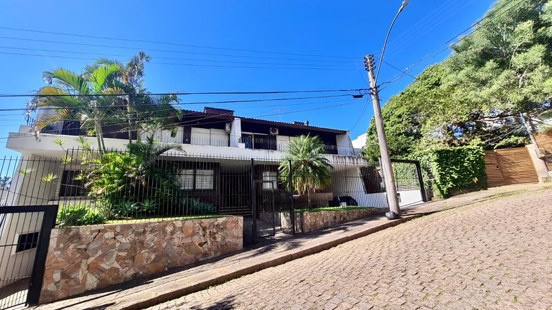 R$ 1.290.000 - LOCALIZAÇÃO SENSACIONAL - EXCELENTE CASA - 420M2 - 3 DORM - 3 VAGAS Rua Líbano Porto Alegre - 
