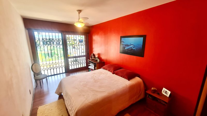 R$ 1.290.000 - LOCALIZAÇÃO SENSACIONAL - EXCELENTE CASA - 420M2 - 3 DORM - 3 VAGAS Rua Líbano Porto Alegre - 