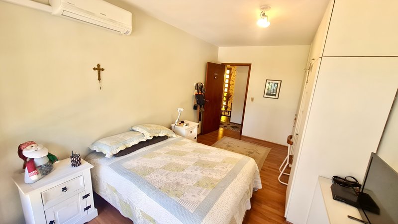 R$ 1.290.000 - LOCALIZAÇÃO SENSACIONAL - EXCELENTE CASA - 420M2 - 3 DORM - 3 VAGAS Rua Líbano Porto Alegre - 