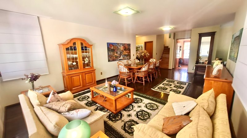 R$ 1.290.000 - LOCALIZAÇÃO SENSACIONAL - EXCELENTE CASA - 420M2 - 3 DORM - 3 VAGAS Rua Líbano Porto Alegre - 
