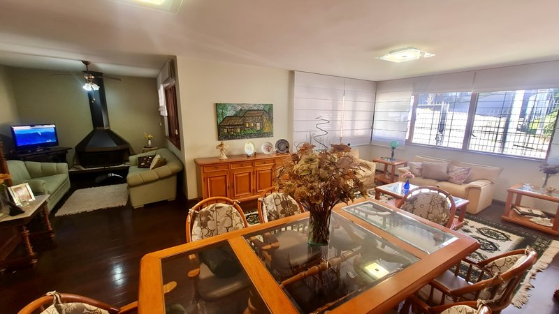 R$ 1.290.000 - LOCALIZAÇÃO SENSACIONAL - EXCELENTE CASA - 420M2 - 3 DORM - 3 VAGAS Rua Líbano Porto Alegre - 