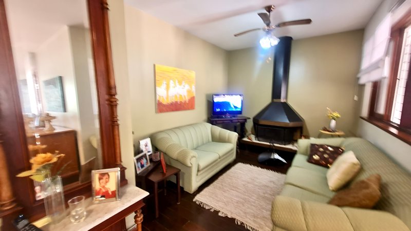 R$ 1.290.000 - LOCALIZAÇÃO SENSACIONAL - EXCELENTE CASA - 420M2 - 3 DORM - 3 VAGAS Rua Líbano Porto Alegre - 