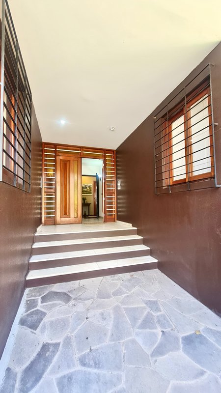 R$ 1.290.000 - LOCALIZAÇÃO SENSACIONAL - EXCELENTE CASA - 420M2 - 3 DORM - 3 VAGAS Rua Líbano Porto Alegre - 