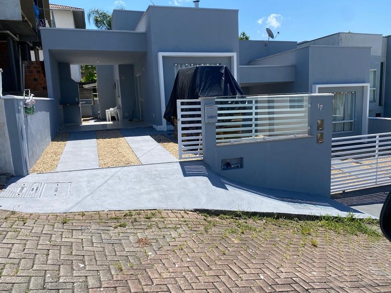 CASA COM 2 DORMITÓRIOS NO BAIRRO SÃO PEDRO - Brusque - 
