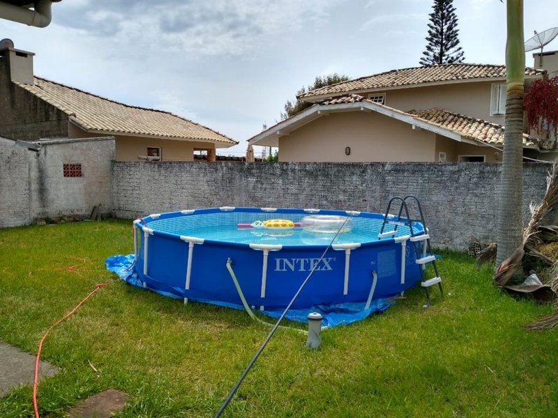 Casa 3 quartos, sendo 1 suíte, 2 vagas de garagem e pátio cercado em Curumim em Capão Rua Iuras Capão da Canoa - 