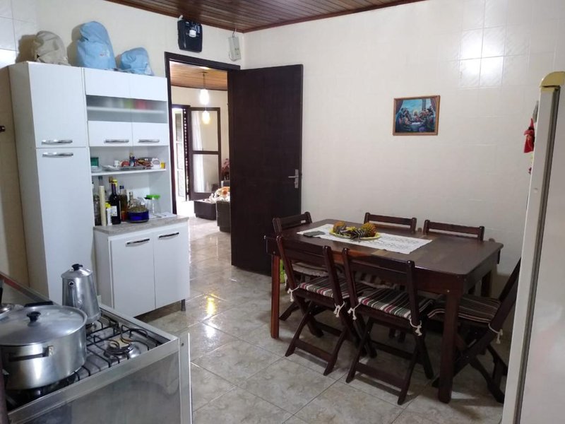 Casa 3 quartos, sendo 1 suíte, 2 vagas de garagem e pátio cercado em Curumim em Capão Rua Iuras Capão da Canoa - 