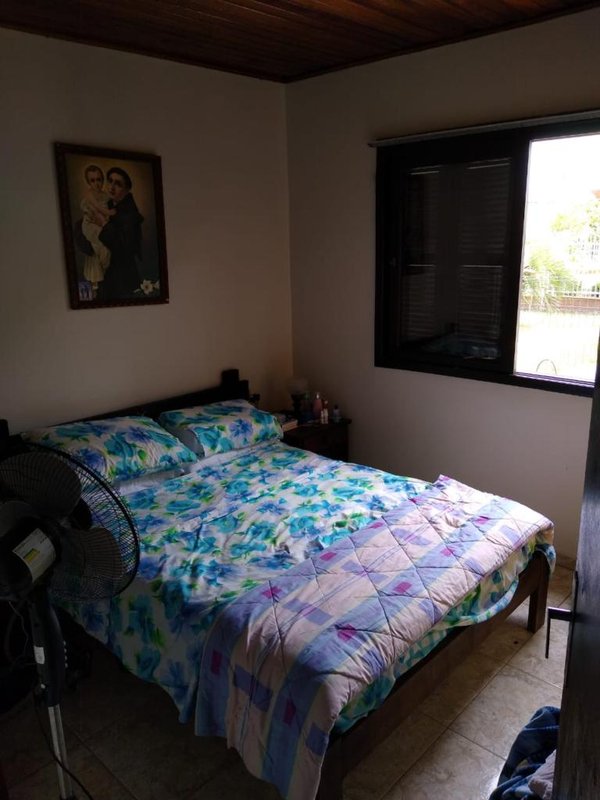 Casa 3 quartos, sendo 1 suíte, 2 vagas de garagem e pátio cercado em Curumim em Capão Rua Iuras Capão da Canoa - 