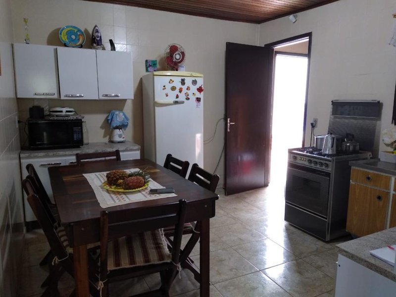 Casa 3 quartos, sendo 1 suíte, 2 vagas de garagem e pátio cercado em Curumim em Capão Rua Iuras Capão da Canoa - 