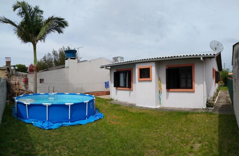 Casa 3 quartos, sendo 1 suíte, 2 vagas de garagem e pátio cercado em Curumim em Capão Rua Iuras Capão da Canoa - 