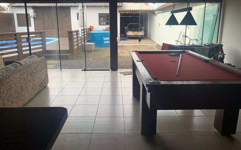 Casa com 2 quartos, PISCINA, mesa de sinuca, na Praia do Barco em Capão da Canoa Rua Porto Alegre Capão da Canoa - 