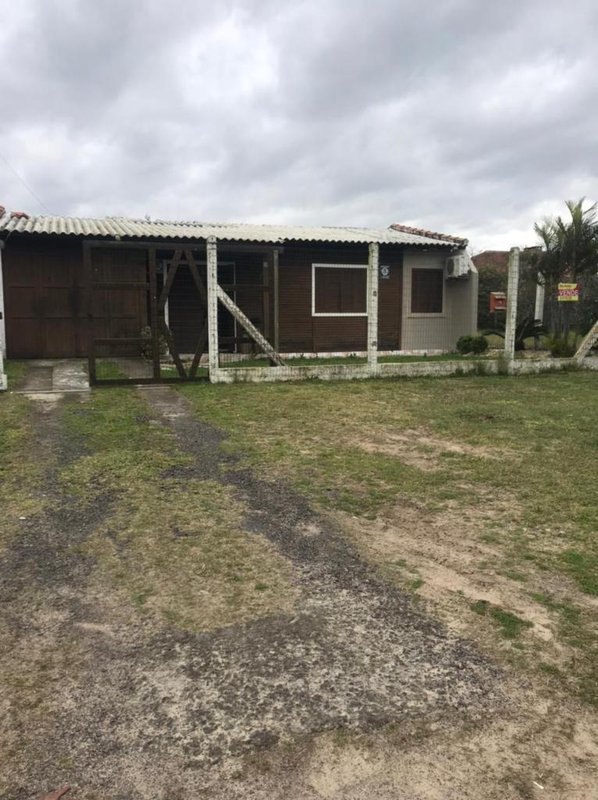 Casa com 2 quartos, PISCINA, mesa de sinuca, na Praia do Barco em Capão da Canoa Rua Porto Alegre Capão da Canoa - 
