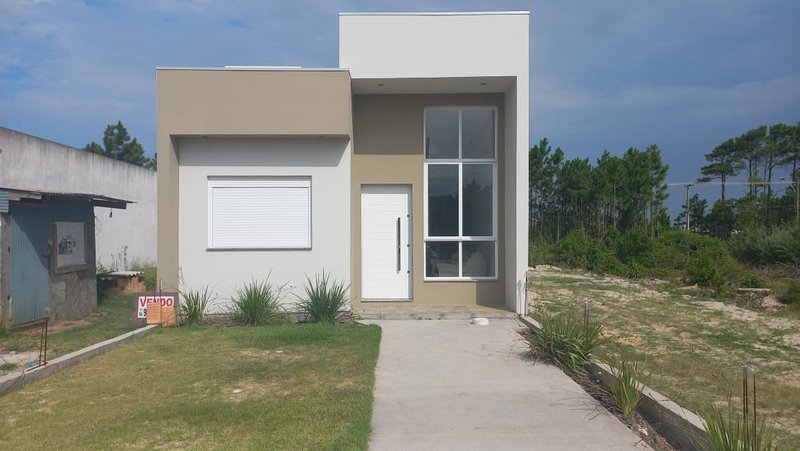 Casa com 2 quartos, demais peças, nunca habitada, no Capão Village em Capão Novo Rua Jasmim Capão da Canoa - 